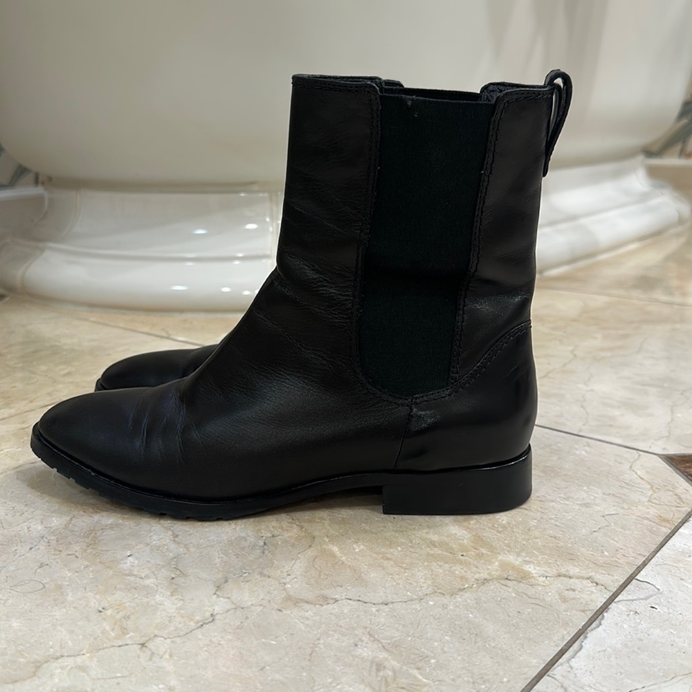 Cole Haan Black high ankle leather bootie. Size 8.5